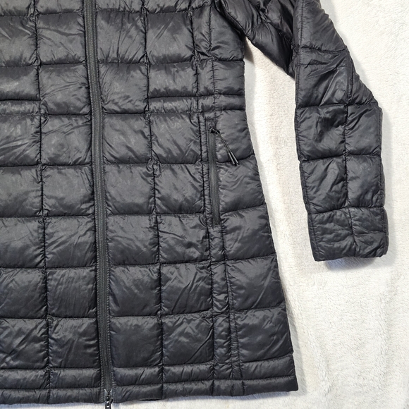 The North Face Women's Black Puffer Coat - Picture 5 of 16